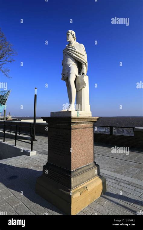 Statua Di Sir William De La Pole Fotos Und Bildmaterial In Hoher