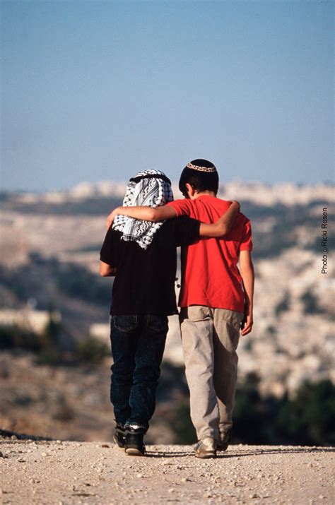 Lenfant Juif Et Lenfant Palestinien La Vraie Histoire Derrière
