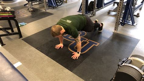 High Plank Alternating Knee To Elbow Touch Youtube