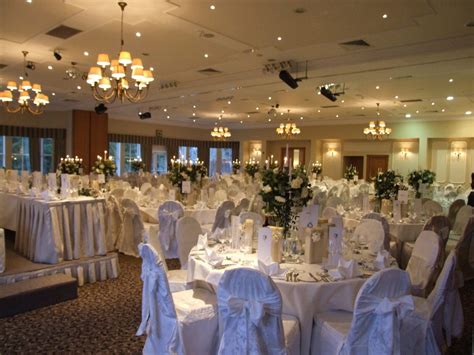 The Benefits of Having Your Wedding at the Reception Hall - Renaissance
