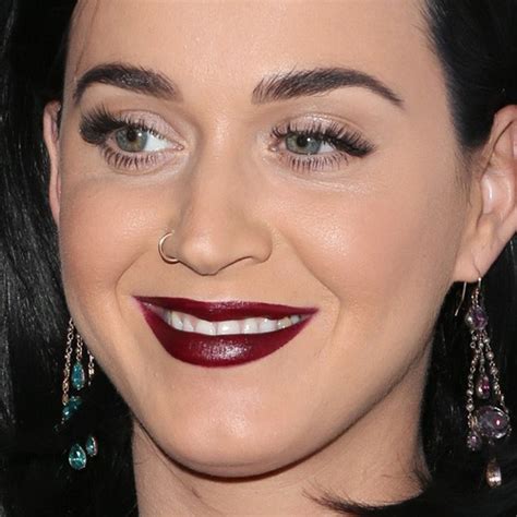 Katy Perry Makeup Beige Eyeshadow Black Eyeshadow And Burgundy Lipstick