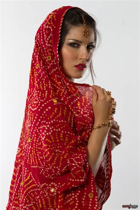 Sunny Leone In Red Saree 89 Pics Xhamster