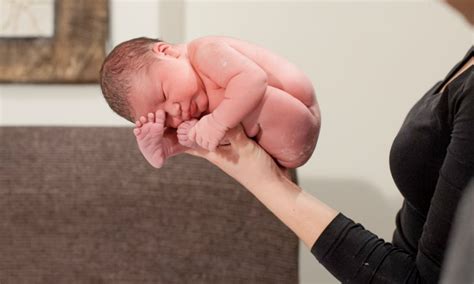 ¿cómo Cabe Un Bebé Dentro De La Mamá Antes De Nacer Foto 1