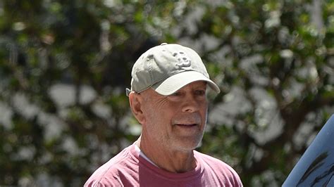 Bruce Willis Malade Il Fait Une Apparition Remarquée Après Une Longue
