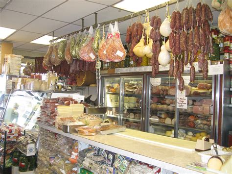 Why Order Take Out Italian Specialty Stores Are A Delicious Option