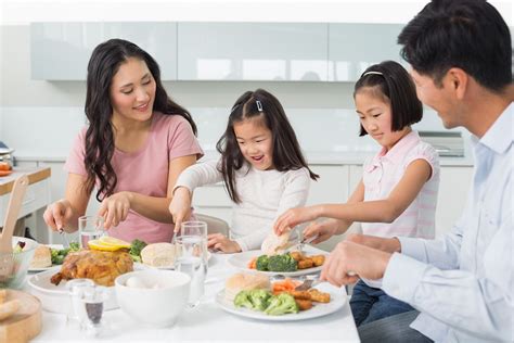Why Eating Dinner Together at Home is So Important for Families