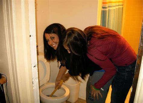 Hot Chicks Plunging Their Toilets Pics