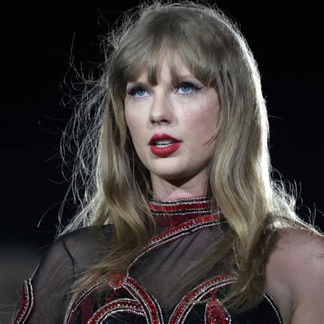 Why Taylor Swift Is Rerecording Her Previous Albums Popsugar Australia