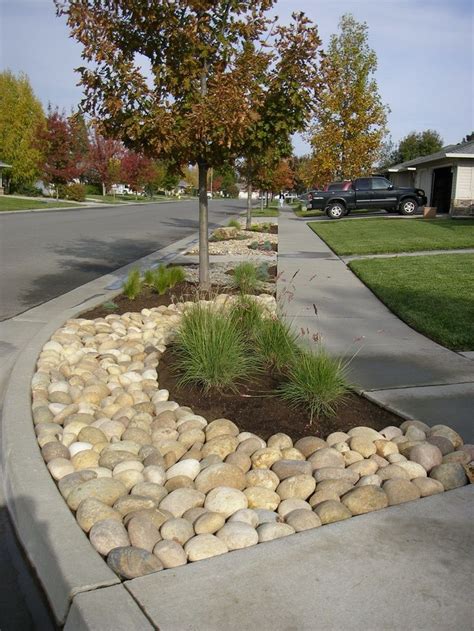 34 Best Curbside Parkway Landscaping Small Front Yard Landscaping