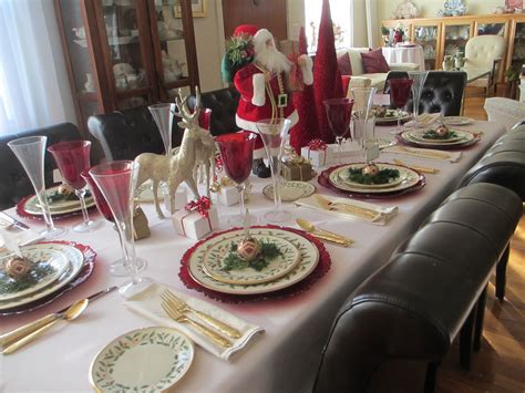 Christmas tablescape using Lenox Holiday Christmas Dining Room