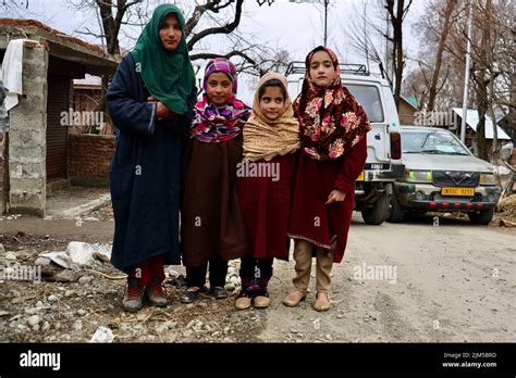 Kashmiri Girls Hi Res Stock Photography And Images Alamy