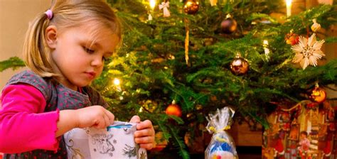 In the evening, there's a christmas eve dinner in the salle belle christmas eve dinner and new year's eve dinner and party are compulsory for reservations on 24th december and 31st december. German Christmas Eve Dinner / Culinary Christmas Eve In ...