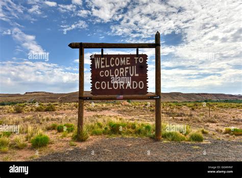 Sign Welcome To Colorful Colorado On The State Border Stock Photo Alamy