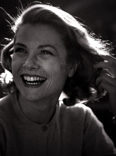 Pssst Want To Know Grace Kellys Secret A Sunny Disposition Is Glamorous Grace Kelly