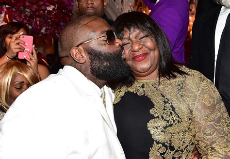 rick ross apologized for saying he d expect sex from female protégés