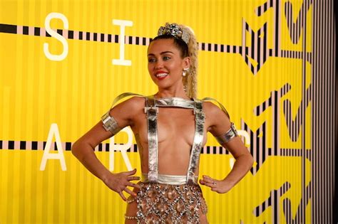 Miley Cyruss Interactive Money Wall Is Now Complete Vanity Fair