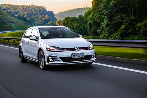 VOLKSWAGEN GOLF E GOLF VARIANT CHEGAM MAIS POTENTES E EQUIPADOS