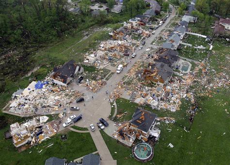Mo. tornadoes destroy homes, damage airport - CBS News