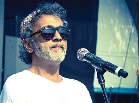 Lucky ali, today's generation may not know much about this name, but for people born in the early 90s, this name is like a beautiful memory. Lucky Ali Profile, Affairs, Contacts, Girlfriend, Gallery ...