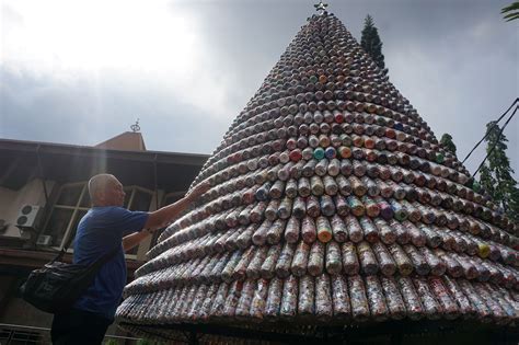 Ucapan selamat natal 2019 dan selamat menyongsong tahun baru 2020. Pohon Natal dari Plastik dan Ecobrick, Sebuah Praktik ...