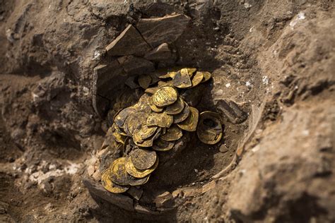 Early Islamic Gold Coins Unearthed In Israeli Dig Al Arabiya English