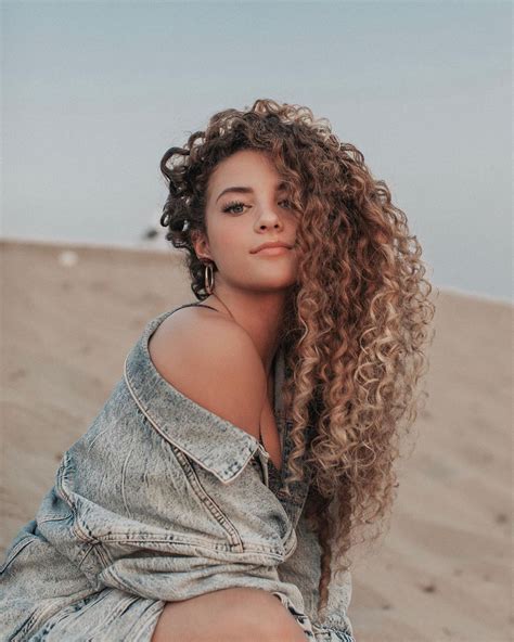 Who Runs The World Curls🤪 📸 Yourfriendandre Sofie Dossi Curly