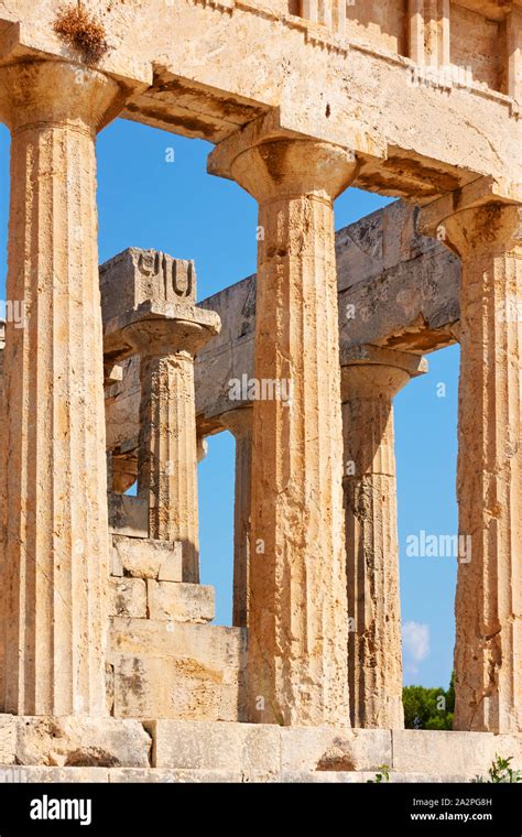 Columnas De Templo De Aphaea En La Isla Aegina Grecia Obra Maestra De
