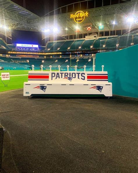 Dragon Seats Heated Player Benches For The NFL Core77
