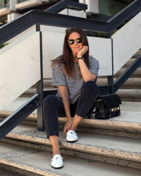 Inspiring Wit Blogger T Shirt Jeans Bag Sunglasses Jewels