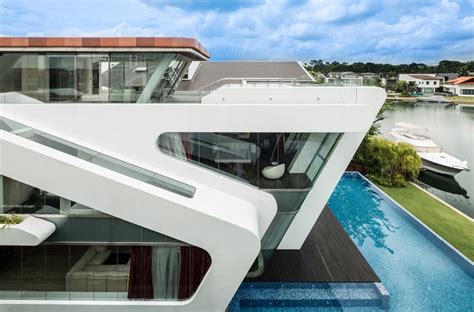 10 The Most Coolest Mansions On The Earth