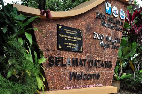 Kebun binatang yang memiliki luas 45 hektar ini telah dibuka secara resmi oleh perdana menteri pertama malaysia, tunku abdul rahman pada tahun 1963. sitiannallyssa: ZOO MELAKA