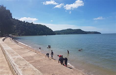 Sungai (disebut juga sebagai kali atau bengawan; Gambar Kartun Piknik Di Pantai