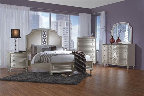 Whether you're decorating a boys bedroom or a girls bedroom, there's an incredible variety to choose from. Colleen 5-Piece King Bedroom Set with 32" LED-TV at ...