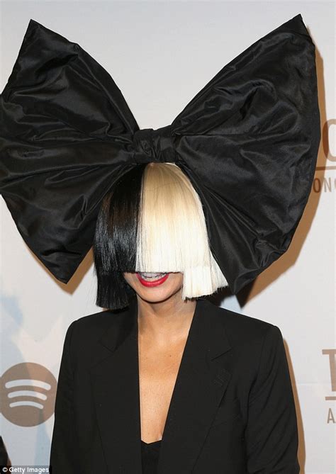 Sia Removes Her Wig At Spotify Creators Party In Los Angeles Daily