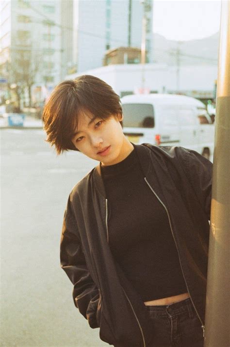 The situation becomes complicated when her male boss begins to develop feelings for this boy. Lee Joo-young (이주영) - Picture | Korean short hair, Tomboy ...