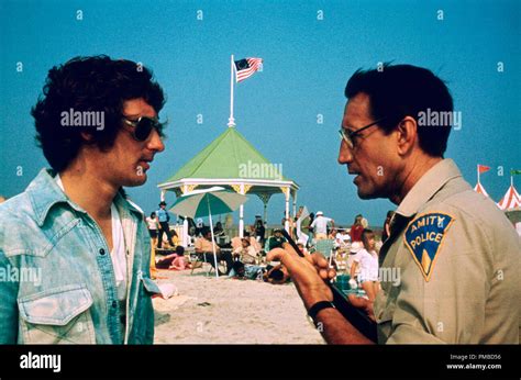 El Director Steven Spielberg Roy Scheider Jaws 1975 Universal