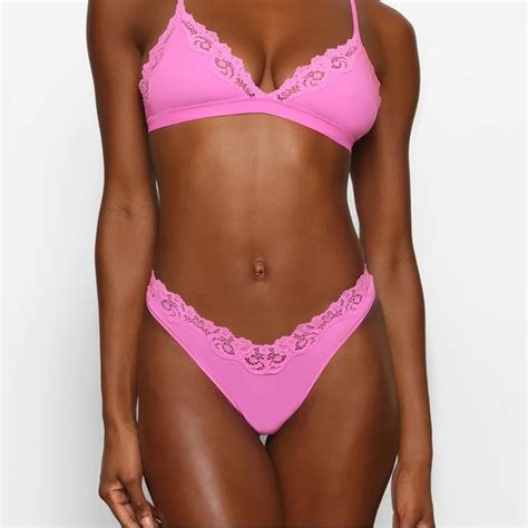 Skims Intimates And Sleepwear Skims Fits Everybody Lace Front Dip Thong Medium Nwt Neon Orchid