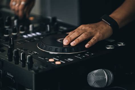 5 things a pro dj can do that an amateur can t dj mikey beats