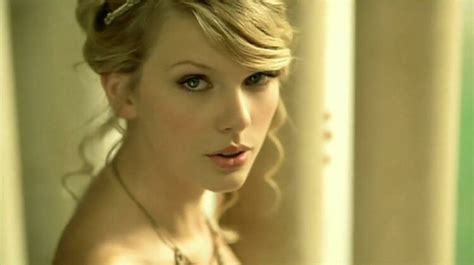Lirik Lagu And Terjemahan Love Story Taylor Swift Tentang Kisah Cinta