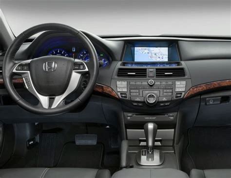 Search our collection of 2014 honda accord crosstour ex v6 (a6) fwd pictures and videos including images of the interior, exterior, 360 views, and stock pics at car.com. Honda Accord Crosstour : place à l'intérieur