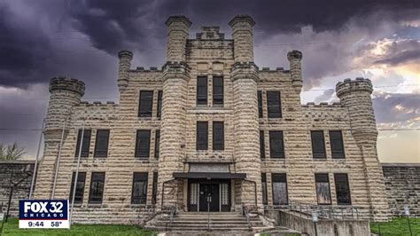 Spooky Illinois Prison Transformed Into Haunted House Youtube