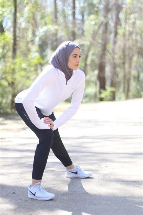 Sehat dengan berolahraga rutin yang didukung dengan perlengkapan olahraga pilihan. Model Baju Olahraga Wanita Hijab : Hijabers Merapat 5 ...