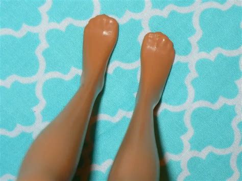 MATTEL BARBIE DOLL CALI GIRL BEACH FEET Pink EARRINGS Naked 4 OOAK Or