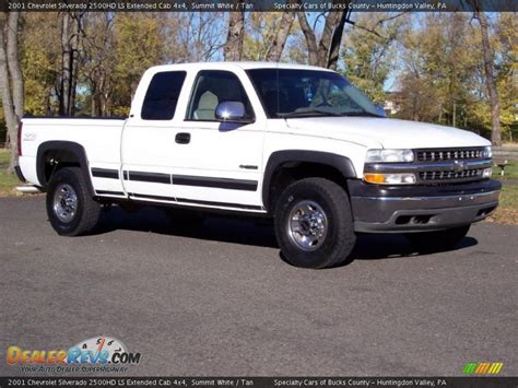 Front 34 View Of 2001 Chevrolet Silverado 2500hd Ls Extended Cab 4x4