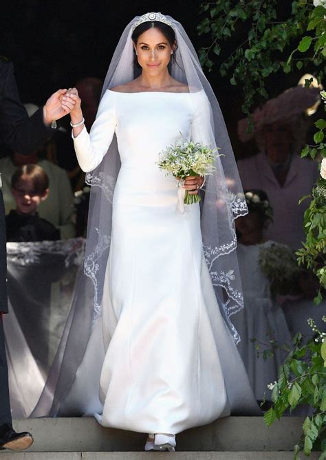 A persistent outlying rumour links christopher bailey, the outgoing burberry designer, with the wedding dress. Meghan Markle's Wedding Dress Goes on Display — and There ...