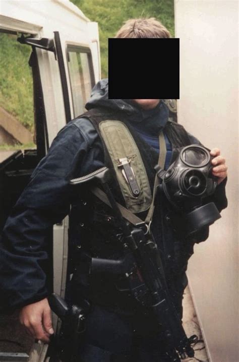 Old School British 22 Sas Operator Pictured Here In The Famous Black