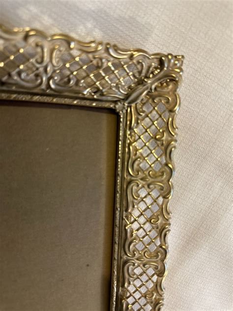 1 Vtg Metal Ornate Filigree Photo Frame 8x10 Lattice Look Gold White