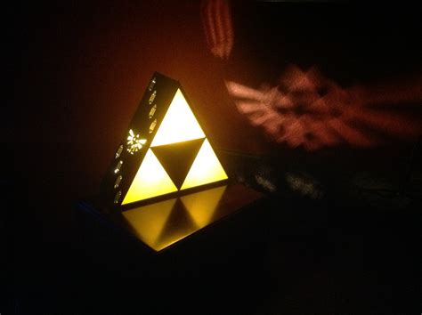 via ign via nerd approved  Zelda Triforce Lamp - The Plasmatorium
