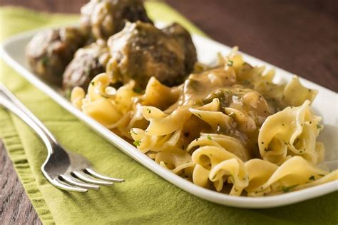 Everybody understands the stuggle of getting dinner on the table after a long day. Quick Dinner Ideas From Costco | Cheapism.com