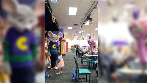 Mom Slams Chuck E Cheese Mascot In Wayne New Jersey For Ignoring Her